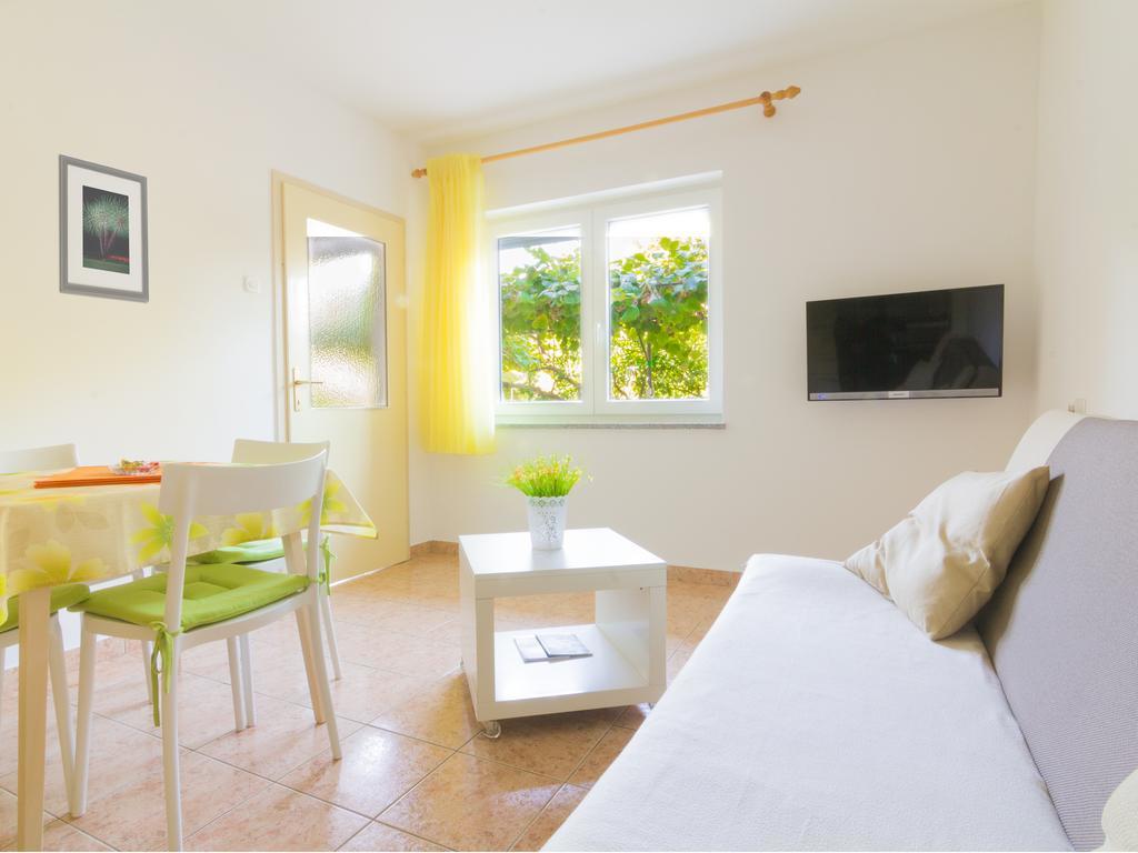 פולה Apartments Nicole מראה חיצוני תמונה